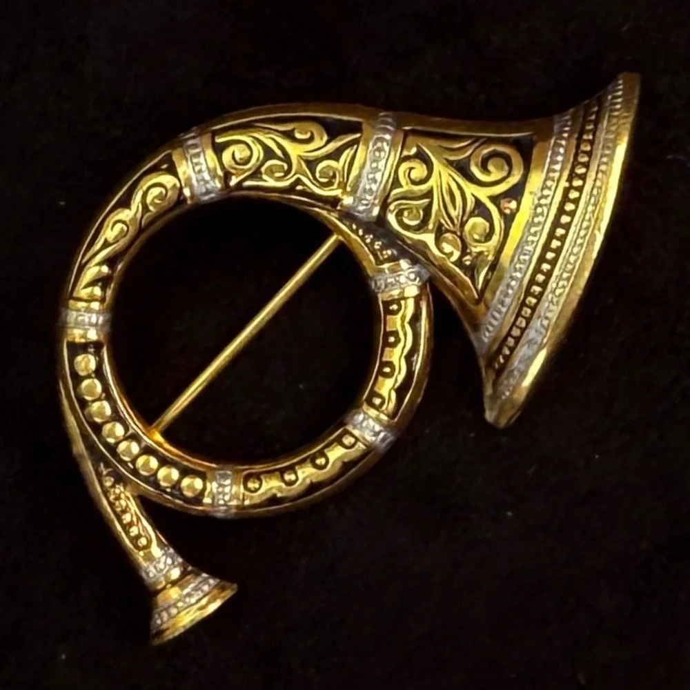 Vintage, goldtone, etched horn, brooch, pin